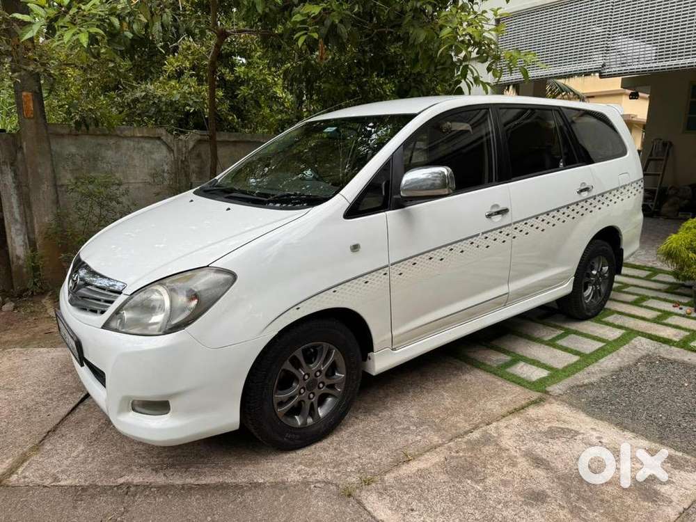 Toyota Innova 2011 Diesel 200000 Km Driven ,insurance Till December