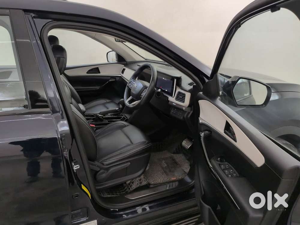 Mahindra Xuv700 2.2 Ax 5 Diesel At Str, 2024, Diesel