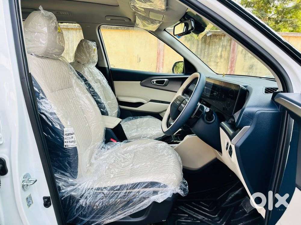 Kia Carens Clavis, 2025, Petrol