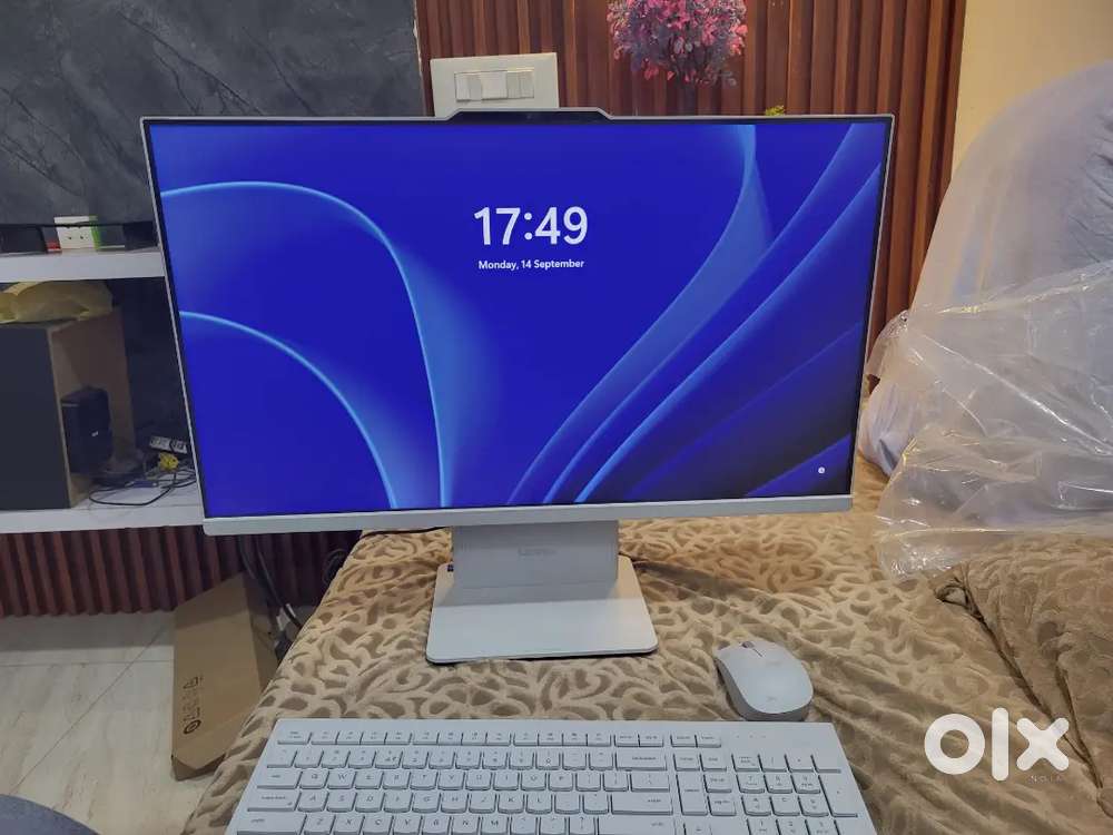 All in one pc with 16gb RAM and 1TB SSD 27 inch screen with i5 13gen