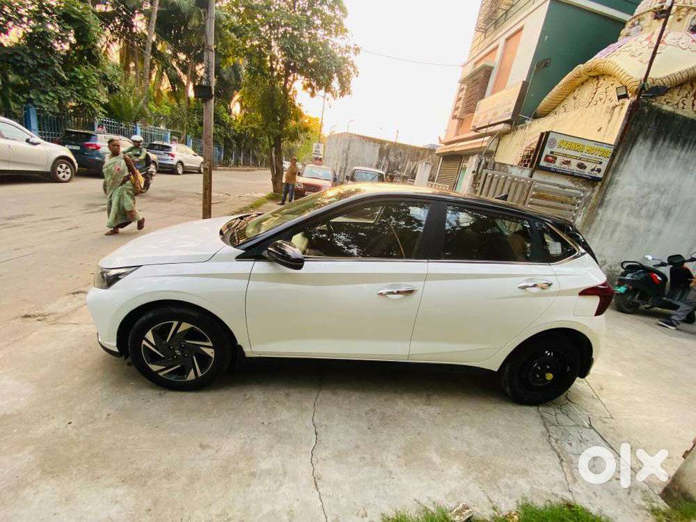 Hyundai I20 Asta (o) 1.2 Ivt Dual Tone, 2023, Petrol