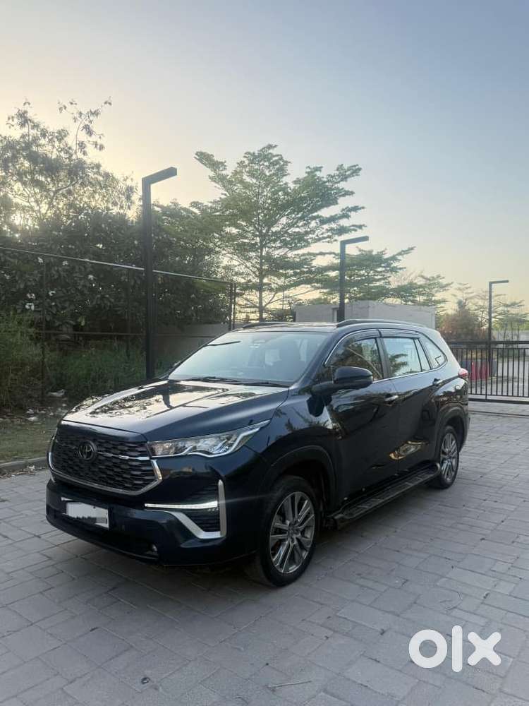 Toyota Innova Hycross 2.0 Zx Hybrid 7 Str, 2023, Petrol