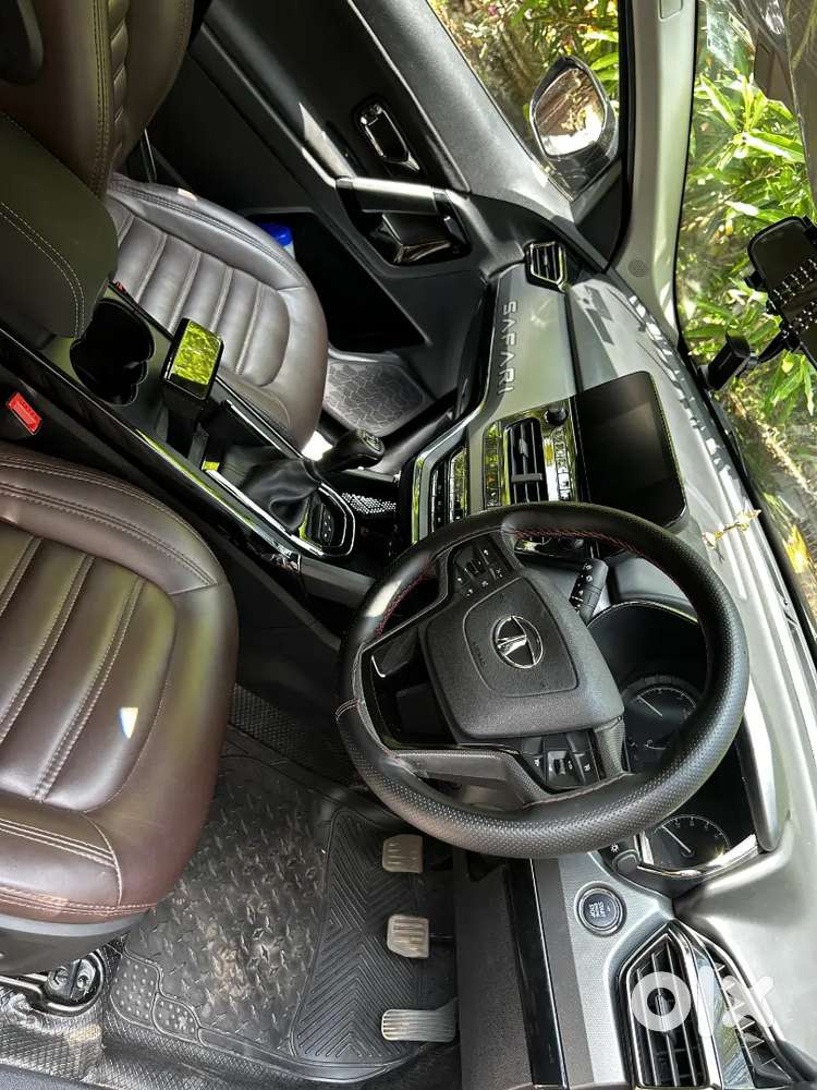 Tata Safari Dark Edition