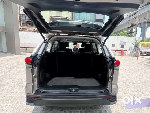 Toyota Innova Hycross 2.0 Zx (o) Hybrid 7 Str, 2024, Petrol