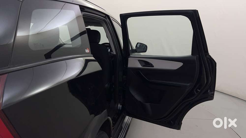 Mahindra Xuv700 2.2 Ax 5 Diesel At 7 Str, 2024, Diesel