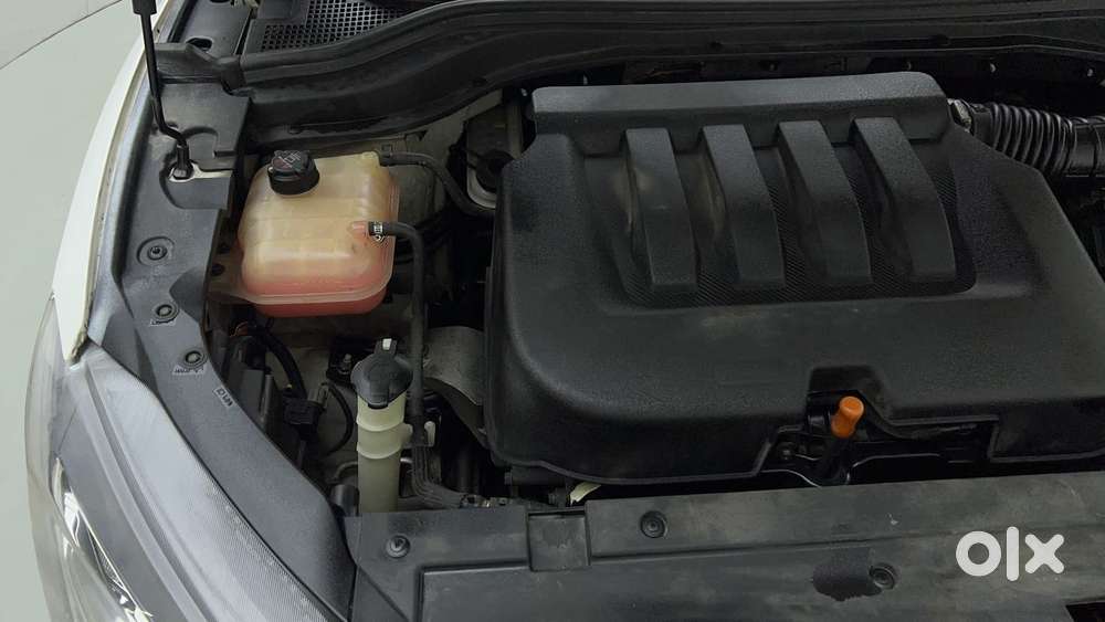 Mahindra Xuv700 2.0 Ax 5 Petrol Mt Str, 2022, Petrol