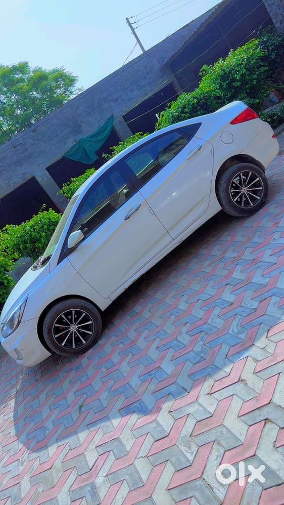 2015 Hyundai Fluidic Verna