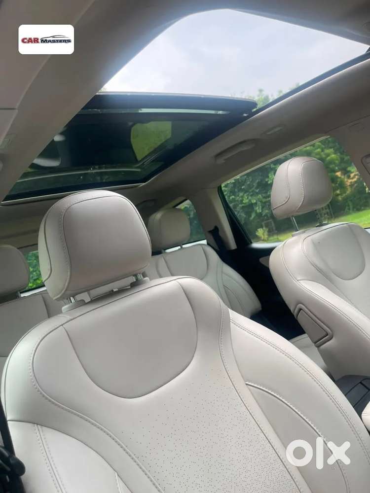 Mahindra Xuv700 2.0 Ax 7 Petrol At Str, 2023, Petrol