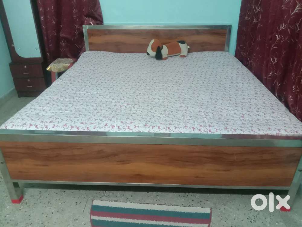 Steel bed 7ft x 6.5 ft