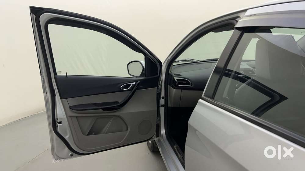 Tata Tiago Xza, 2018, Petrol