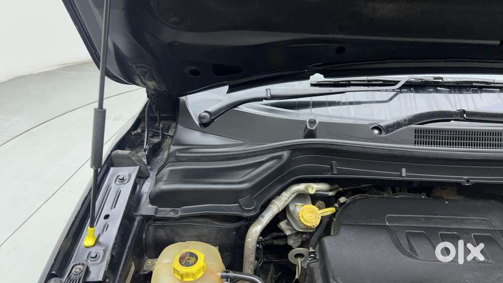 Mahindra Xuv300 W6, 2022, Petrol