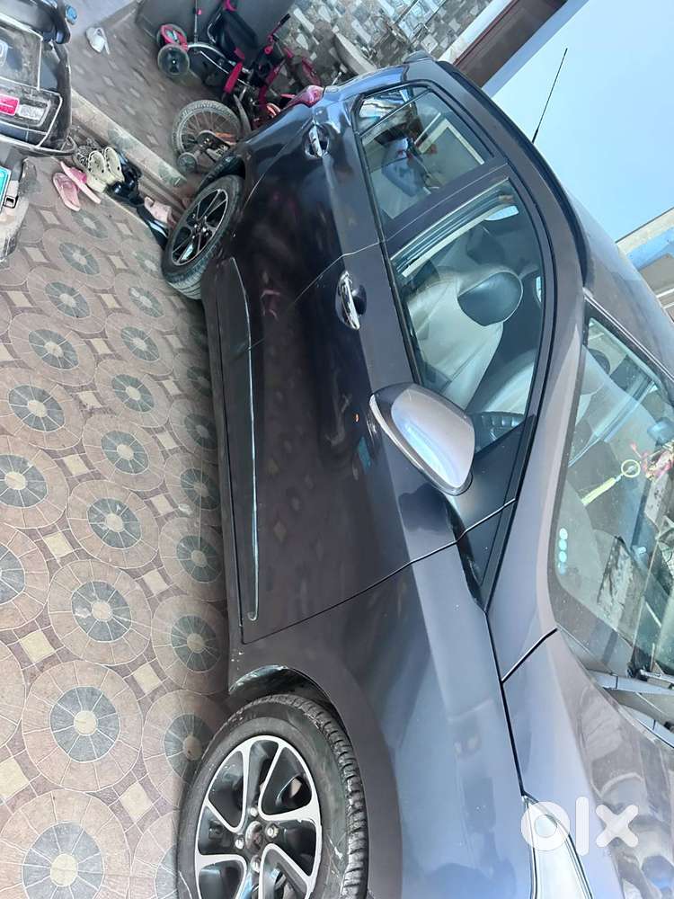 Hyundai Grand I10 2017 Petrol 32700 Km Driven