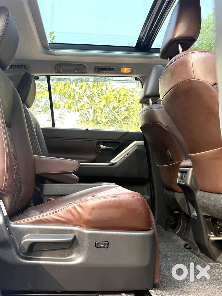 Toyota Innova Hycross 2.0 Zx (o) Hybrid 7 Str, 2025, Petrol