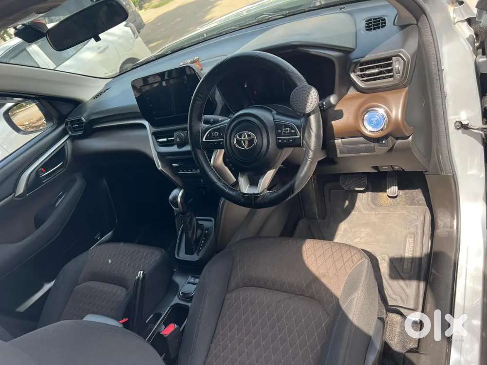 Toyota Urban Cruiser Hyryder 2025 S Strong Hybrid Auto Done 7800 Km