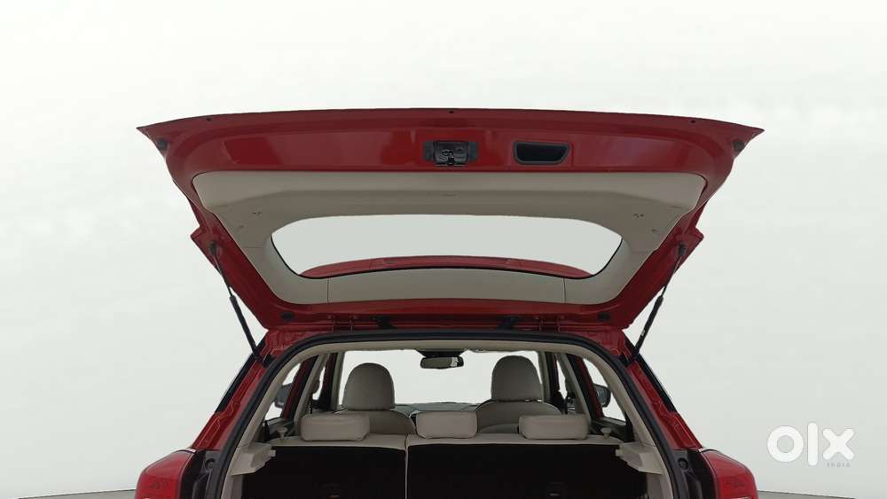 Mahindra Xuv300 1.2 W8 (o) Amt Petrol, 2022, Petrol