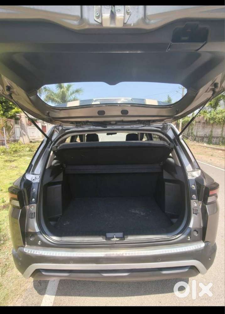 Maruti Suzuki Brezza 1.5 Vxi At Smart Hybrid, 2022, Petrol