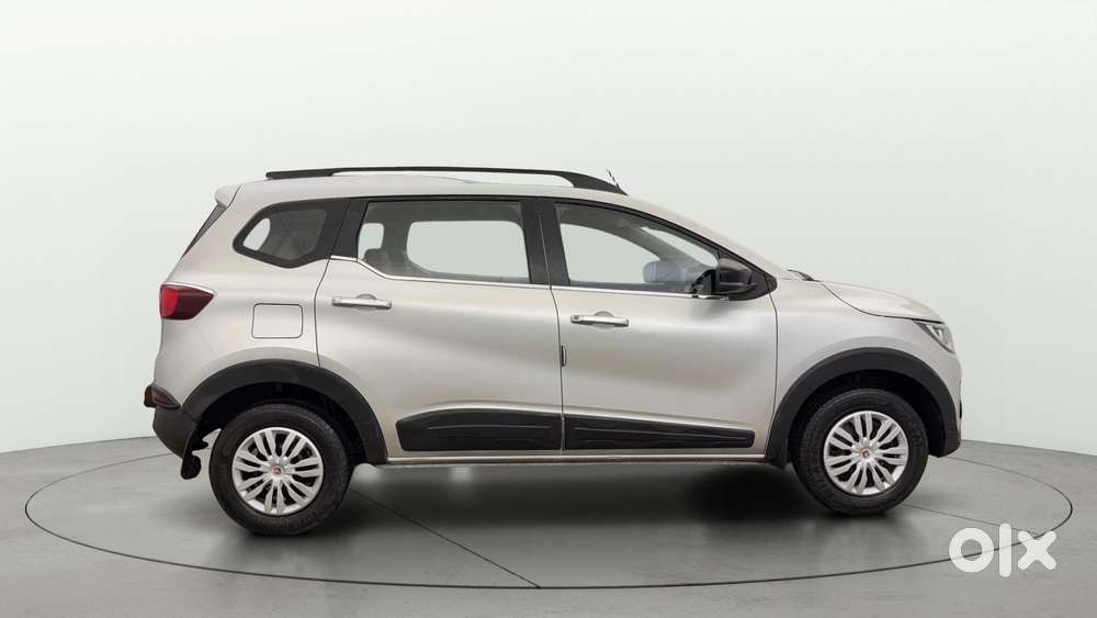 Renault Triber Rxt, 2023, Petrol