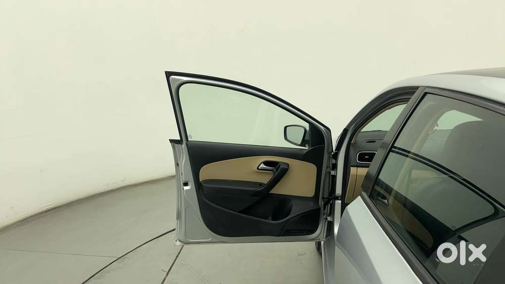 Volkswagen Polo Petrol Highline 1.2l, 2015, Petrol