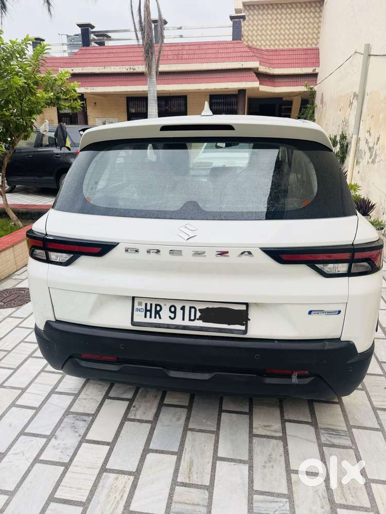 Maruti Suzuki Brezza 1.5 Vxi At Smart Hybrid, 2025, Petrol