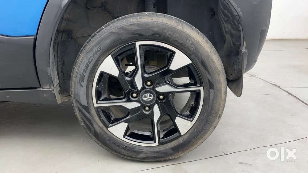Tata Punch 1.2 Revotron Creative Amt Dual Tone, 2023, Petrol