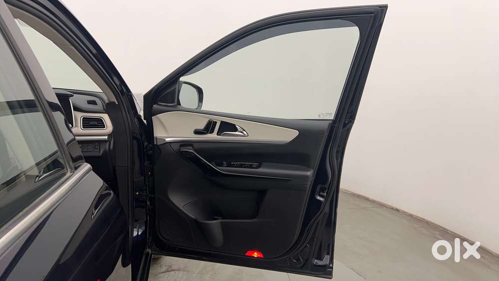 Mahindra Xuv700 2.2 Ax 7 Diesel Mt Luxury Pack Str, 2023, Diesel