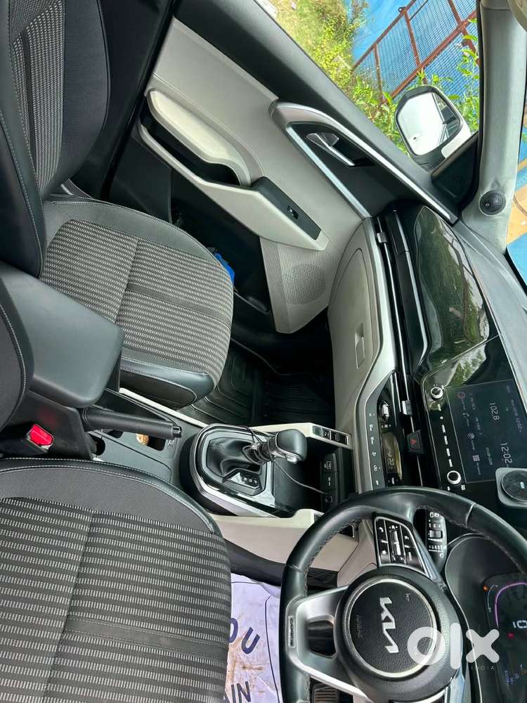 Kia Carens Prestige + Diesel At2024