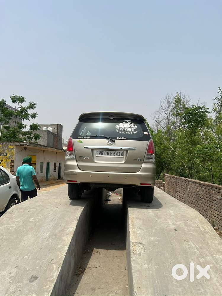 Toyota Innova 2011 Km Driven