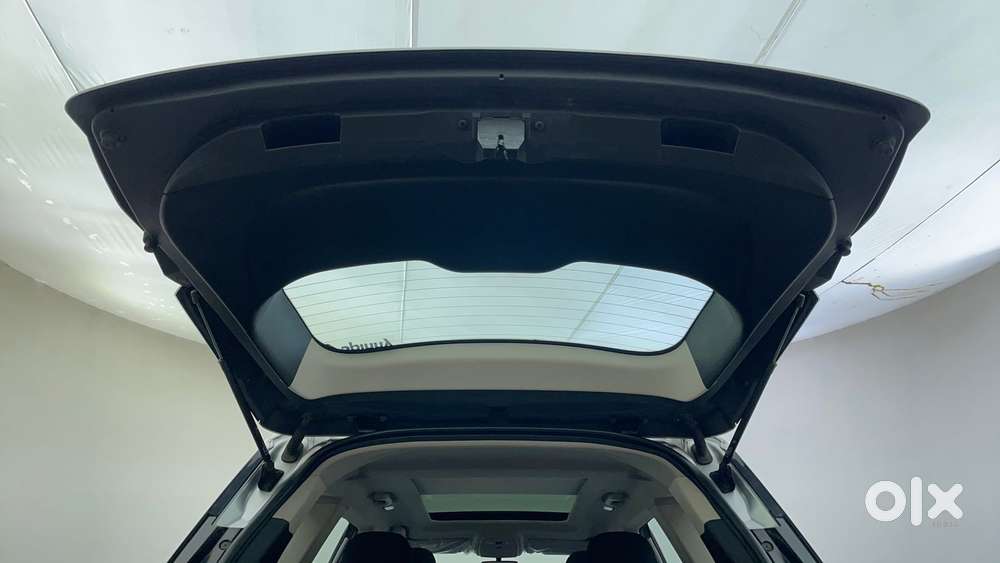Mahindra Xuv700 2.0 Ax 5 Petrol At Str, 2022, Petrol