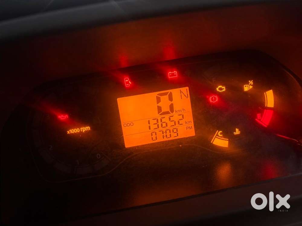 Mahindra Bolero Pik-up 2025 Diesel 13652  Km Driven , Well Maintained