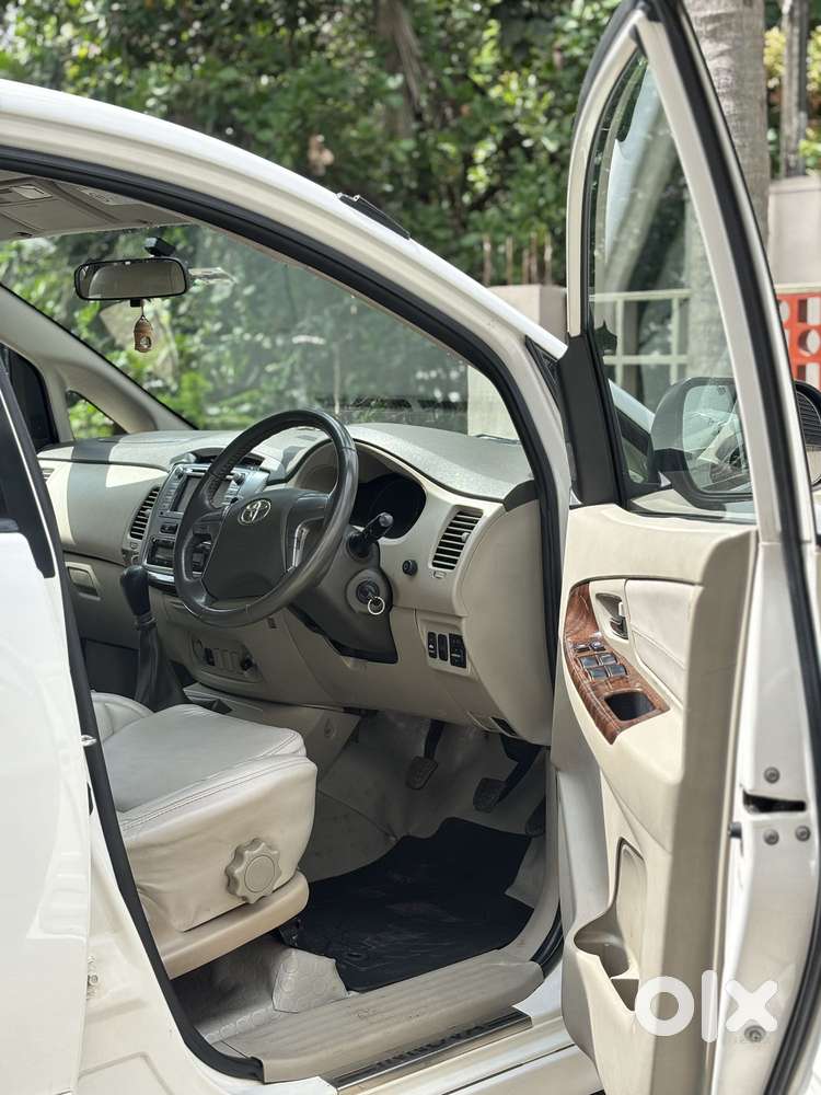 Toyota Innova 2.5 Vx 7 Seater Bs Iv, 2014, Diesel