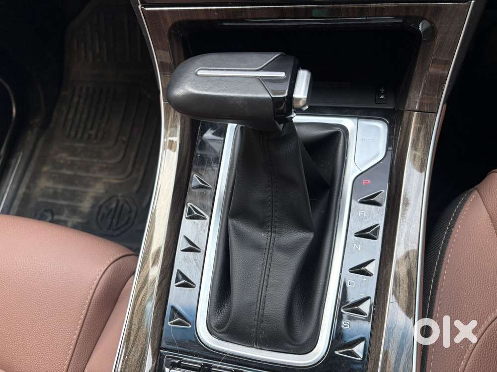 Mg Hector Plus Sharp Pro 1.5 Turbo Petrol Cvt 6 Str, 2023, Petrol