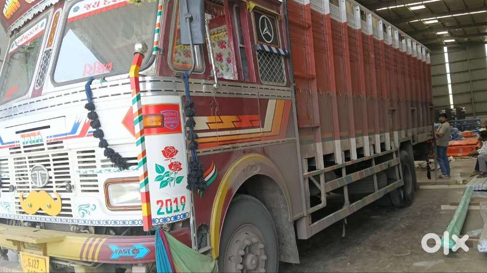 24 ft truck 11 ton 6 wheel