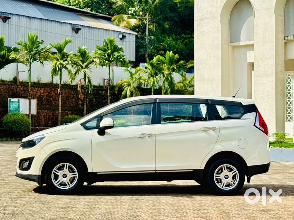 Mahindra Marazzo M6, 2019, Diesel