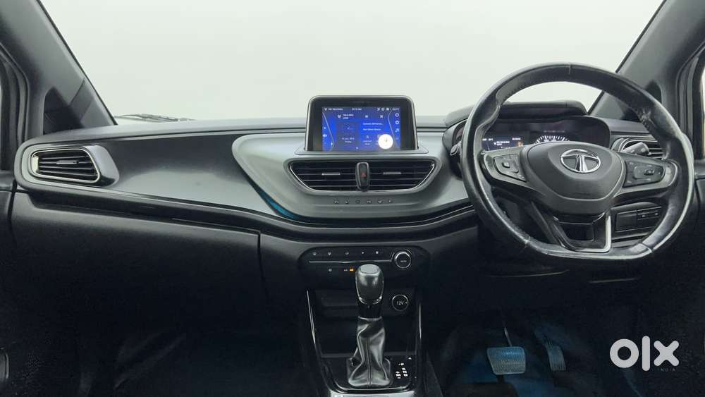 Tata Altroz 1.2 Xza Plus Dark Edition Dct, 2022, Petrol