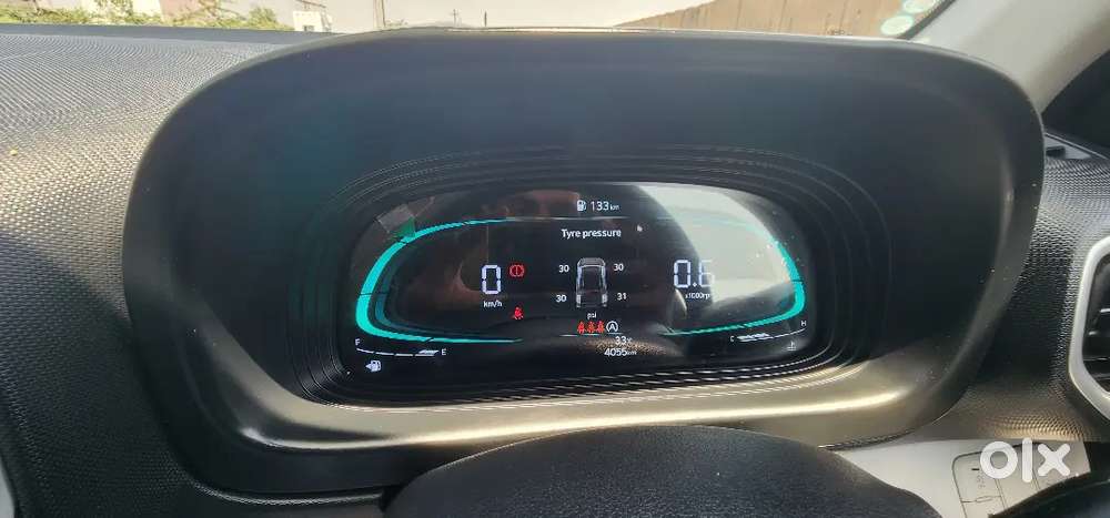 Hyundai Venue 2025 Petrol 4000 Km Driven