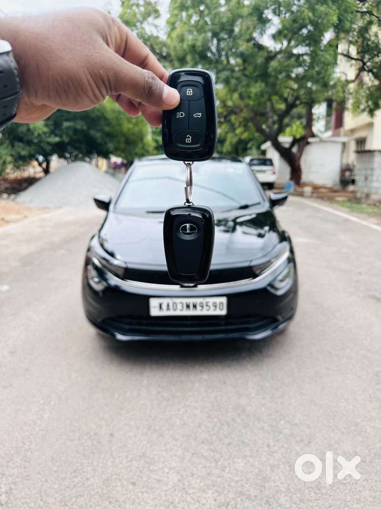 Tata Altroz 1.2 Xza Plus Dark Edition Dct, 2022, Petrol