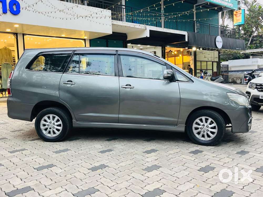 Toyota Innova 2.5 V 7seater Crysta Edition, 2014, Diesel