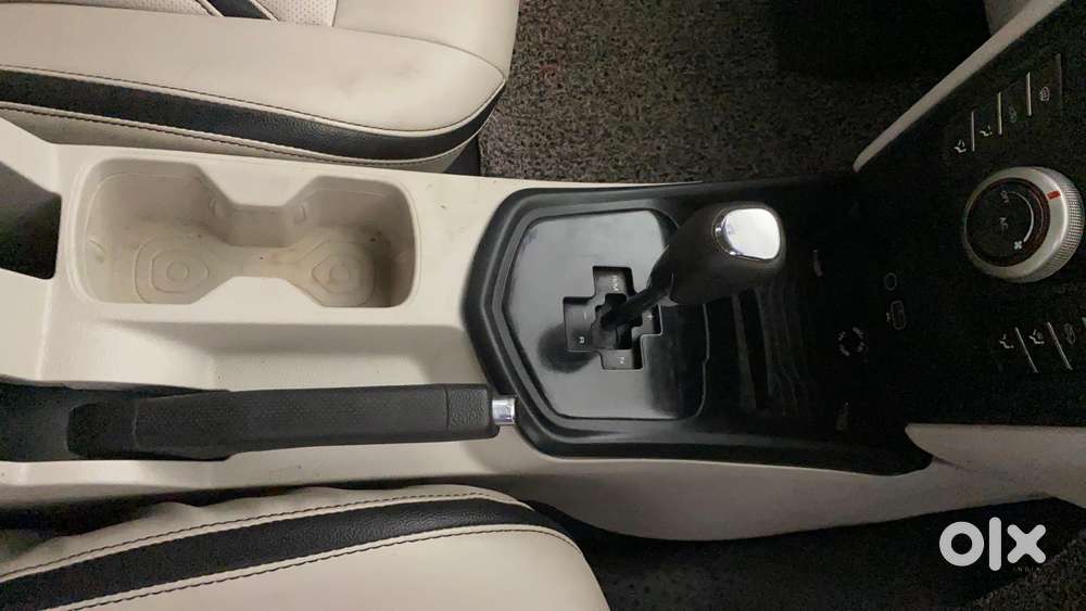 Mahindra Xuv300 1.2 W6 Amt Petrol, 2021, Petrol