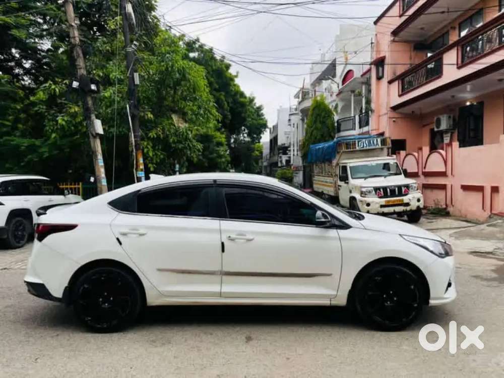 Hyundai Verna 2023 Petrol 69000 Km Driven
