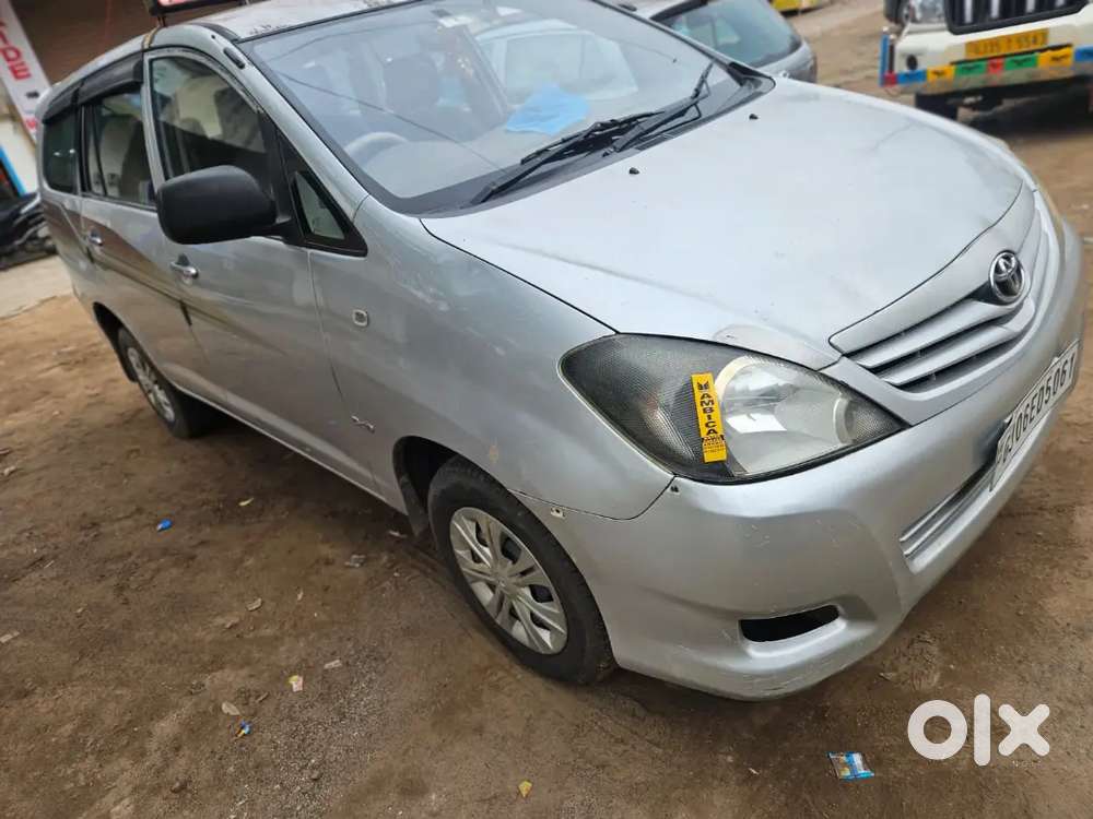 Toyota Innova 2.0 E 2011 Variant