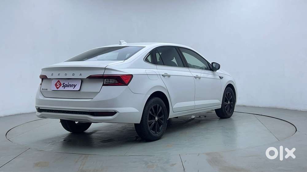 Skoda Slavia Style 1.0l Tsi At, 2022, Petrol