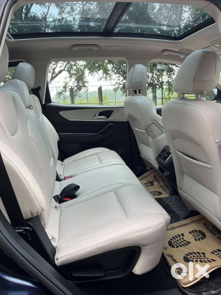 Mahindra Xuv700 2.0 Ax 7 Petrol At Luxury Pack Str, 2024, Petrol