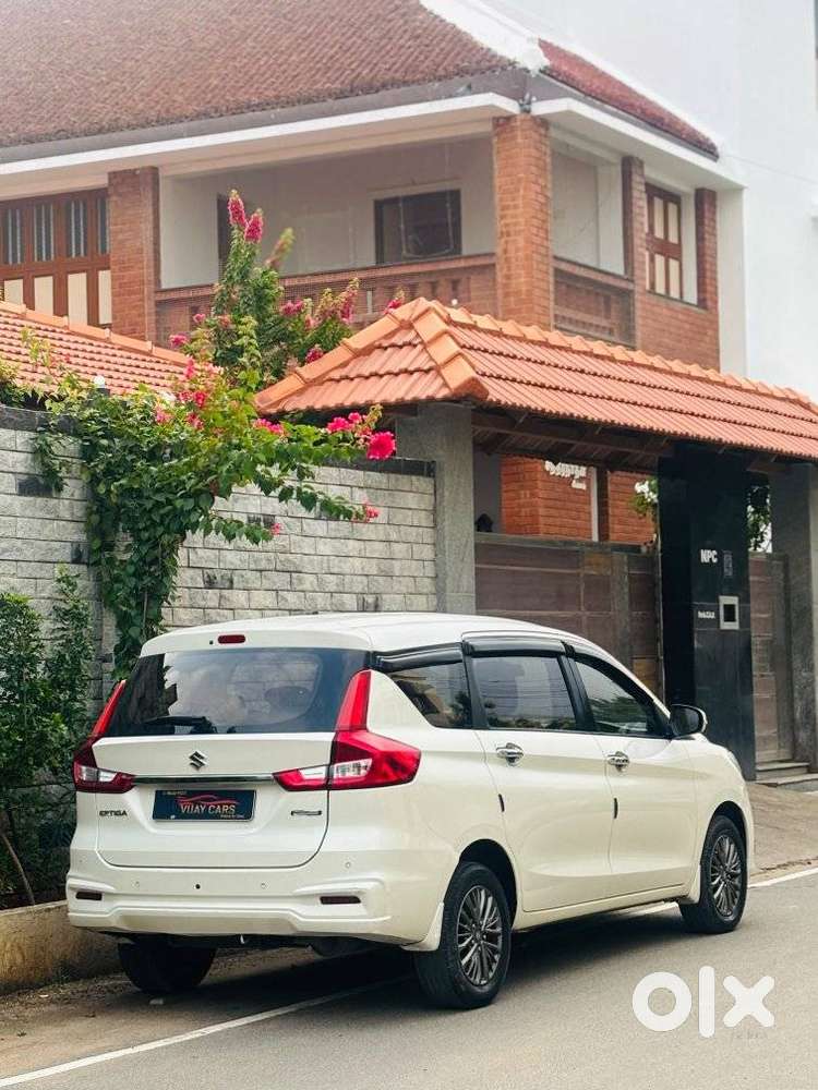 Maruti Suzuki Ertiga Zxi Shvs, 2022, Petrol