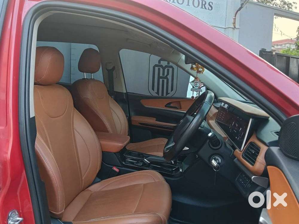 Mahindra Xuv700 2.0 Ax 5 Petrol At Str, 2022, Petrol