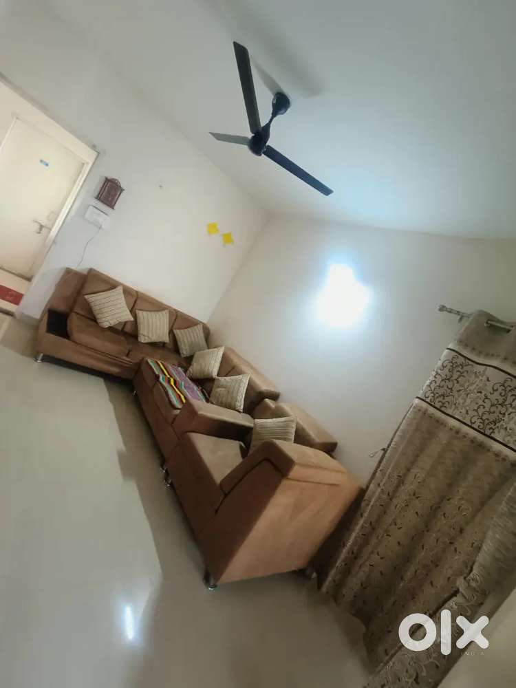 5 Seater Sofa Set &ndash; Good Condition  ₹10,000