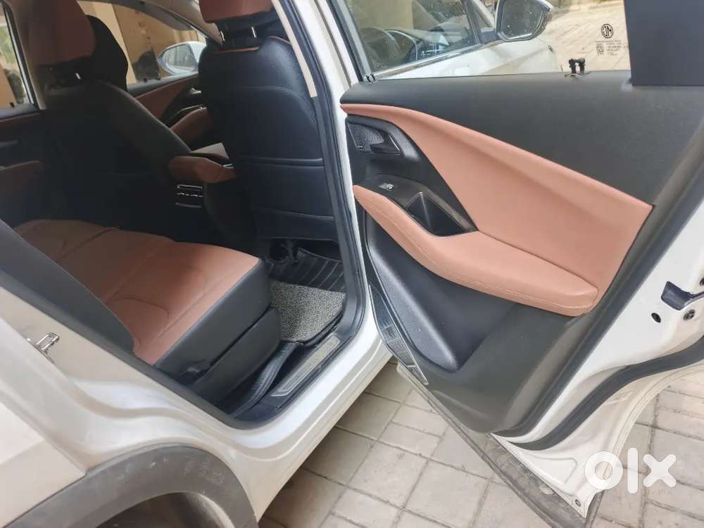 Mg Hector Plus Savvy 2023 Petrol Automatic
