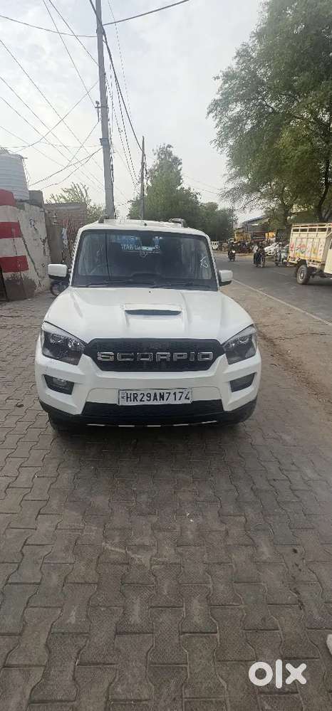 Mahindra Scorpio 1.99 Hybrid 2016