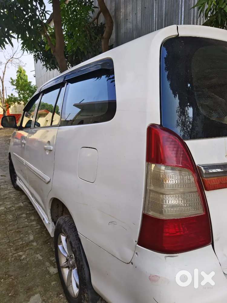 Toyota Innova 2014 Diesel 200000 Km Driven