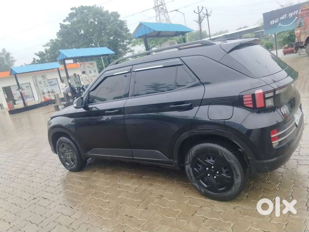 Hyundai Venue Sx 2023 Petrol.   22/12/2023 Model