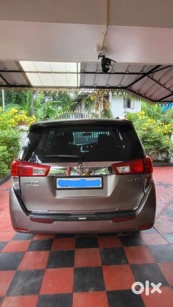 Innova Crysta 2.8g Well Maintained